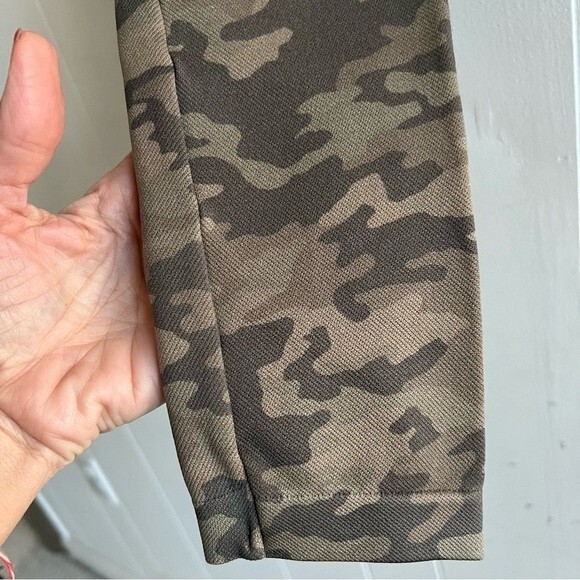 SPANX Women's Cropped Look at Me Now Seamless Leggings - Picture 3 of 10